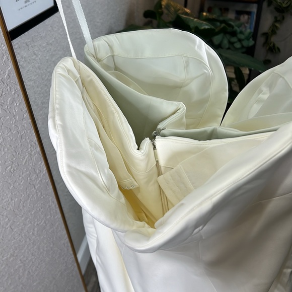 HOUSE OF CB 'Giselle' Ivory Satin Strapless Bridal Gown NWOT - Picture 12 of 15